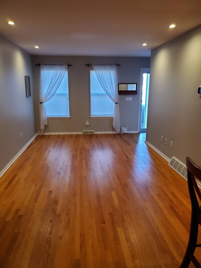 Building Photo - 415 Helderview Dr