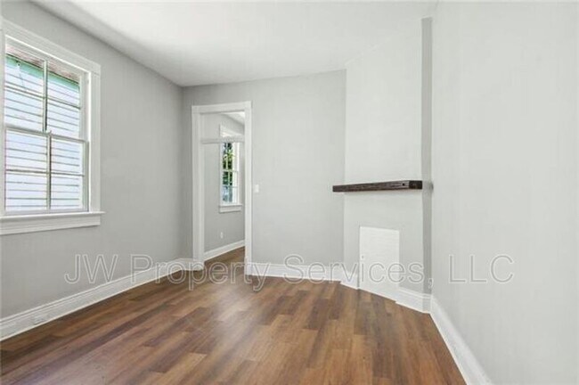Building Photo - 635 Reynes St