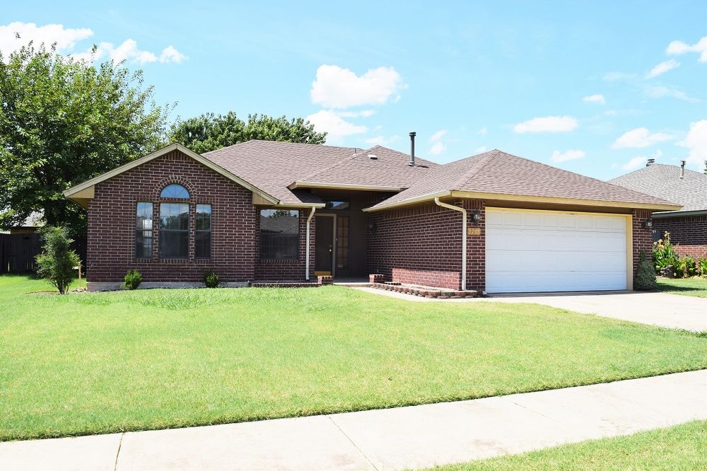 3705 Shannon Dr, Moore, OK 73160 House for Rent in Moore, OK