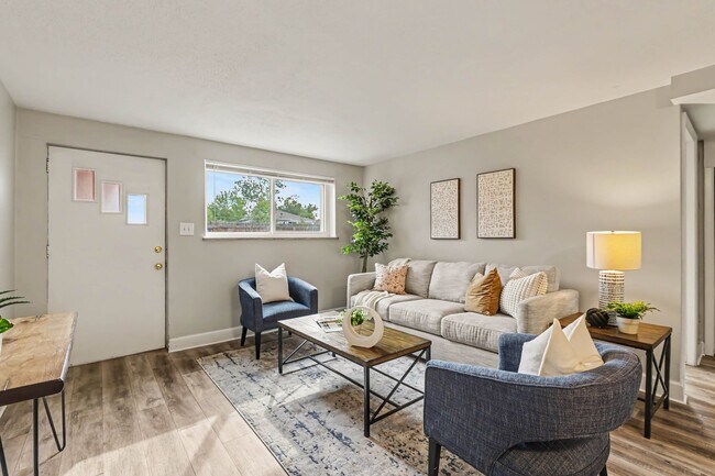 Living room - 105 S Meade St