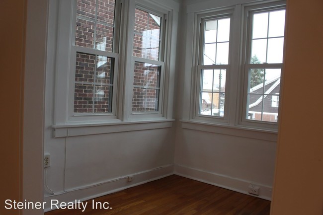 Foto del edificio - 7739-7741 Forbes Ave