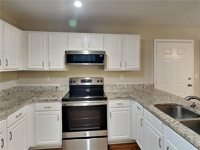 Building Photo - 1041 Foxchase Dr