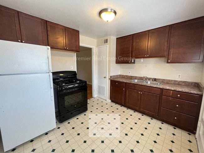 Building Photo - 407 Glen View Ct