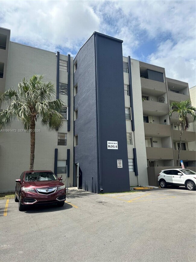 Foto del edificio - 10090 NW 80th Ct
