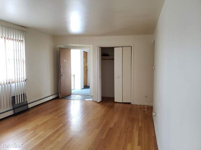 Foto del edificio - 7822 S South Shore Dr