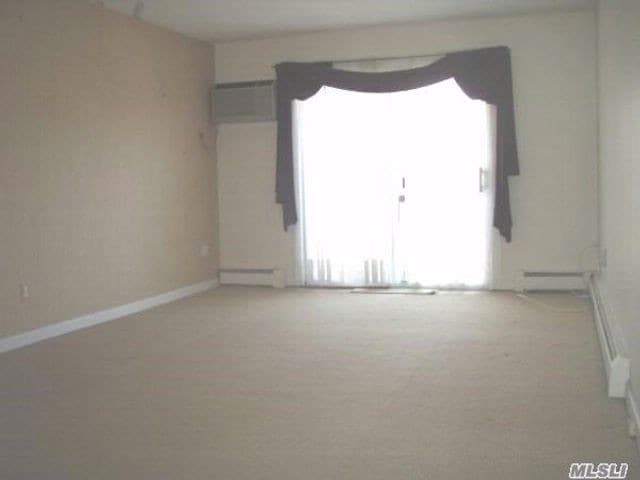Building Photo - 957 Village Dr