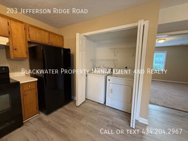 Foto del edificio - 203 Jefferson Ridge Rd