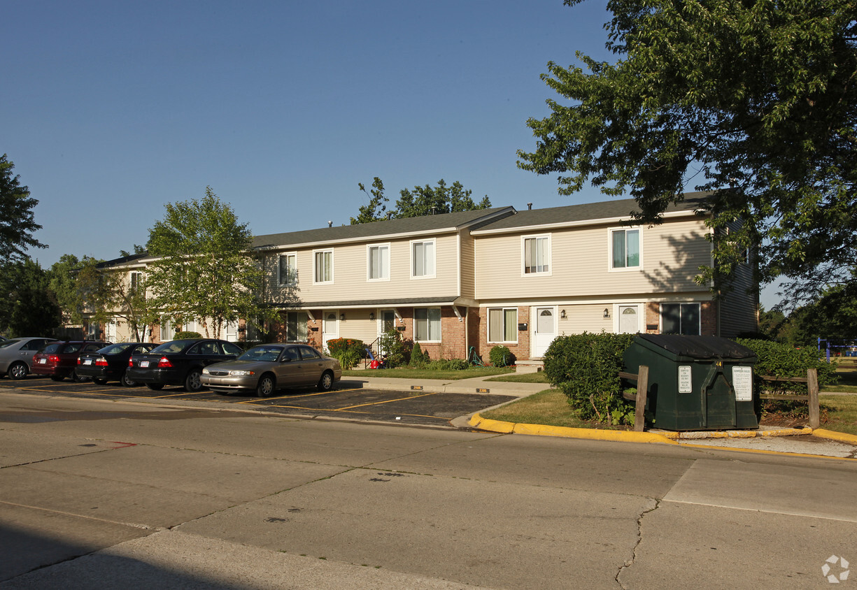 Primary Photo - University Townhouses Cooperative