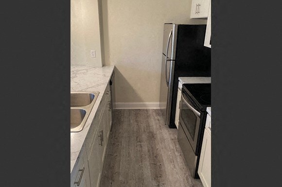 Building Photo - 633 Englewood Ave