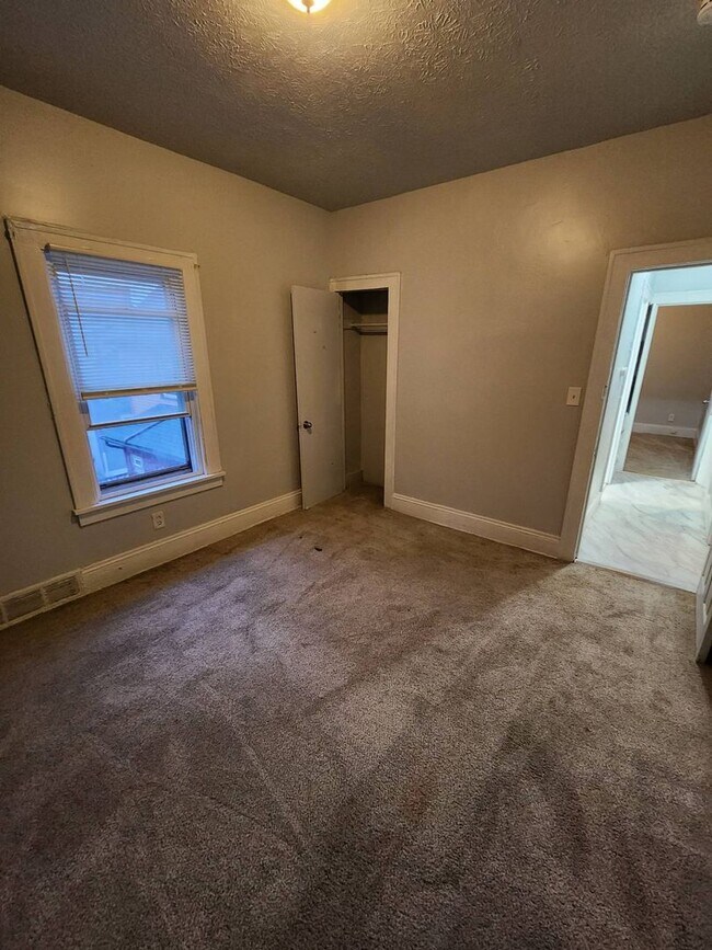 Foto del edificio - 3358 E 145th St