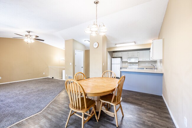 Building Photo - 2359 Springside Dr E
