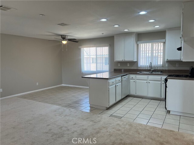 Foto del edificio - 8441 Oleander Ave