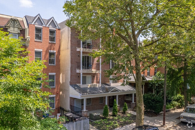 Building Photo - The Gardens on 45th Street
