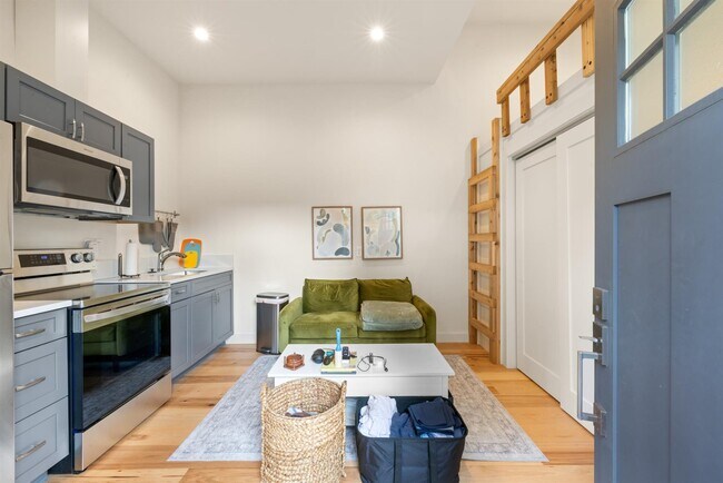 Foto del edificio - 710 W 24th St