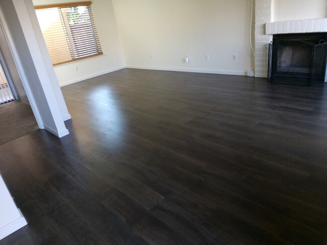 Salón y comedor con preciosos suelos de Pergo. - 5 Del Prado Cir