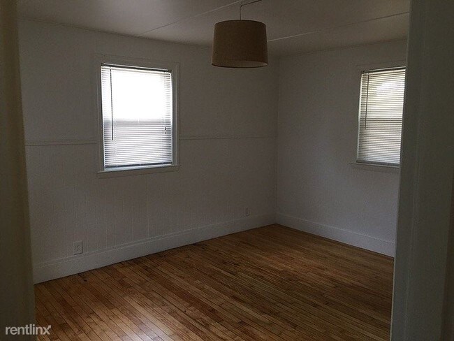 Building Photo - 2 br, 1 bath Apartment - 18 Goff Street 1