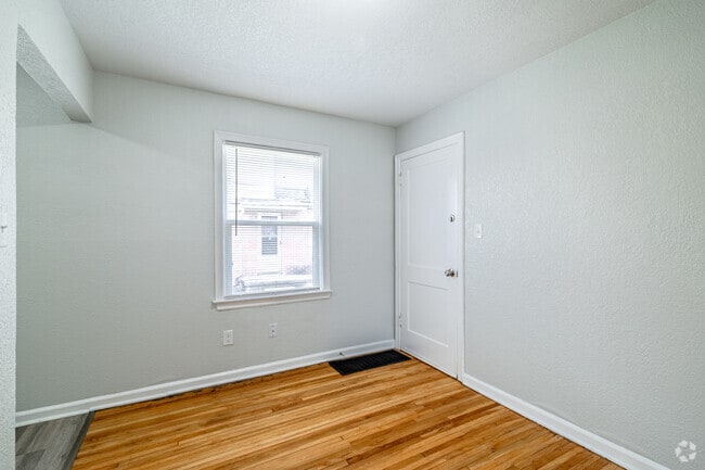 2BR, 1BA - 950SF - Dining Room - Meadowlark Apartments