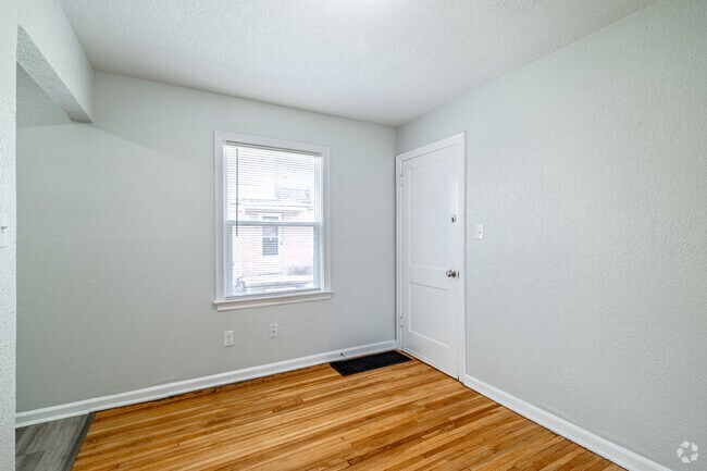 2HAB, 1BA - 950 ft² - Comedor - Meadowlark Apartments