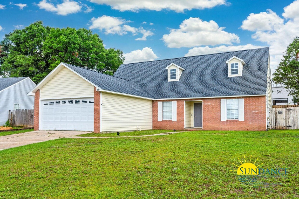 Primary Photo - 4 Bedrooms plus bonus loft and 3 full bath...