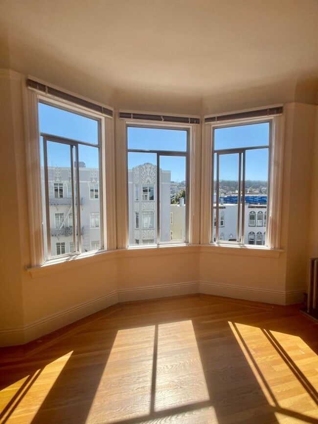 Building Photo - bedroom in San Francisco CA 94123