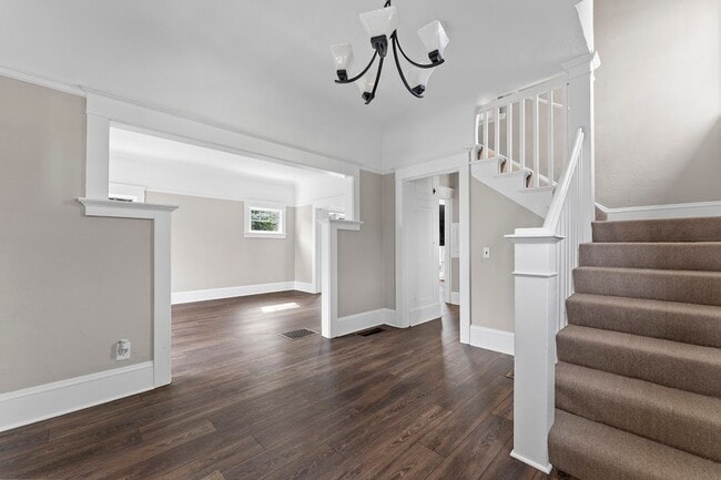 Building Photo - Stunning Craftsmen Beauty 3/1.5  bath 2000 sf! -ALBERTA/CONCORDIA