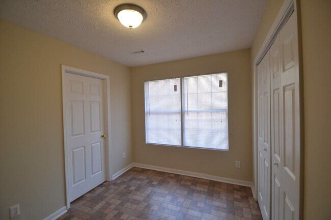 Building Photo - 106 Belair Ln