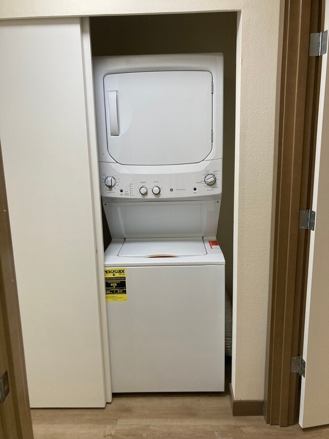 Foto del edificio - Lake Burien View