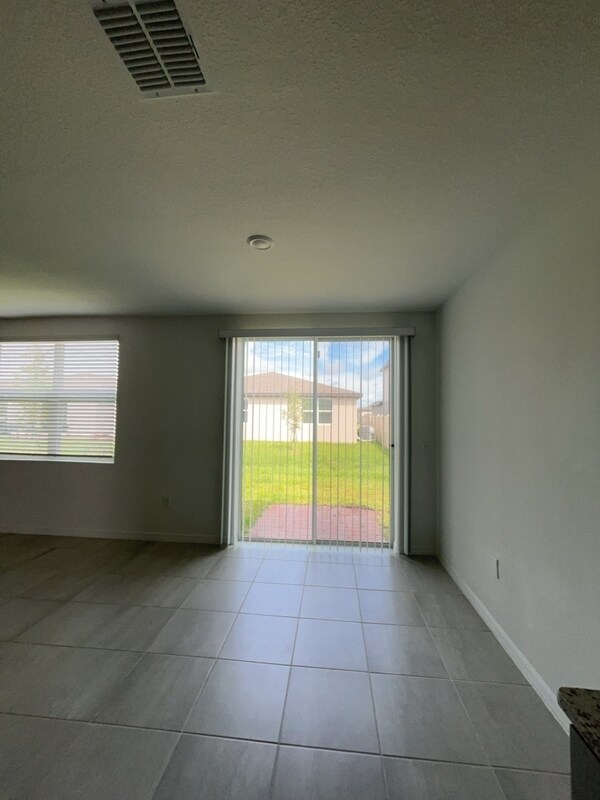 Foto del edificio - 4917 Kaia Ave
