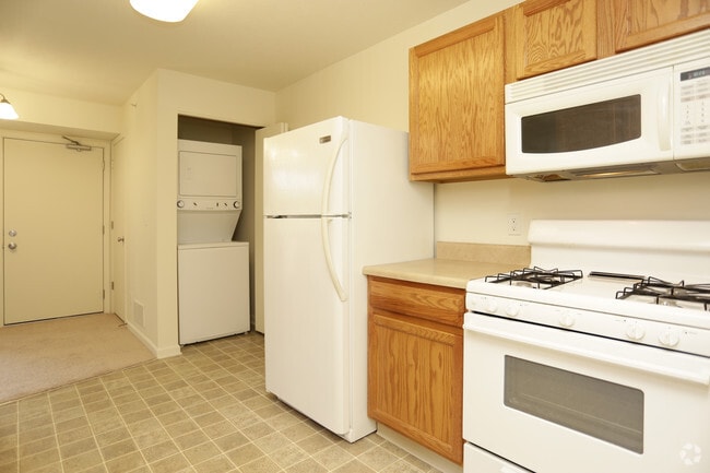 Apartamento de 2 habitaciones con lavadora y secadora, cocina n.° 2 - Arbor Lake Apartments