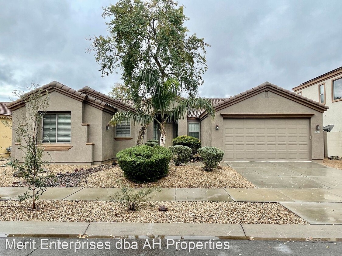 Primary Photo - 3 br, 2 bath House - 13611 W GELDING DR.