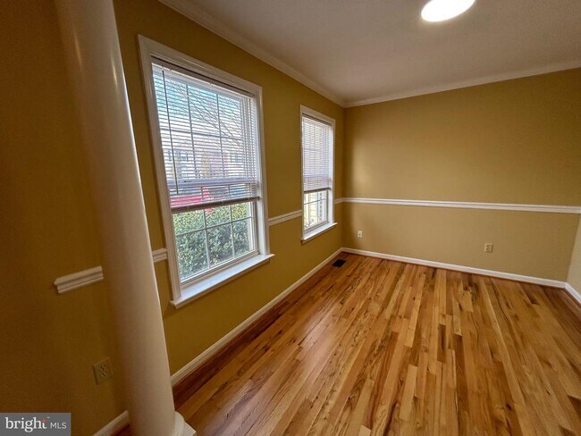 Foto del edificio - 140 Lexington Ct