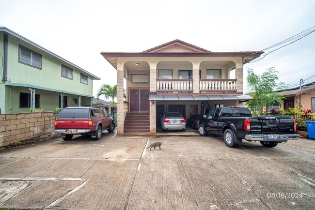 Building Photo - 2BR/1BA/2PKG(TANDEM) DOWNSTAIRS UNIT IN ALIAMANU THREE PLEX