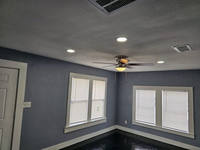 Building Photo - 2 bedroom house for rent in Downtown Killeen
