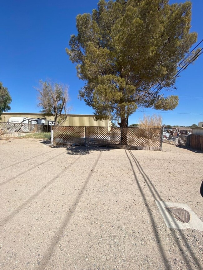 Foto del edificio - 415 W Ridgecrest Blvd