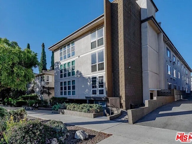 Foto del edificio - 1833 Normandie Ave