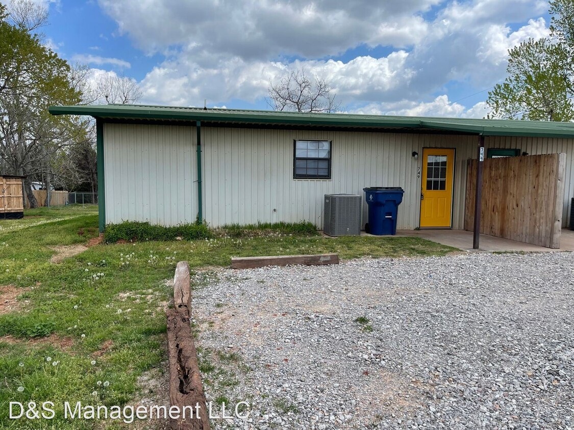 Primary Photo - 2 br, 1 bath House - 749 SW 13th