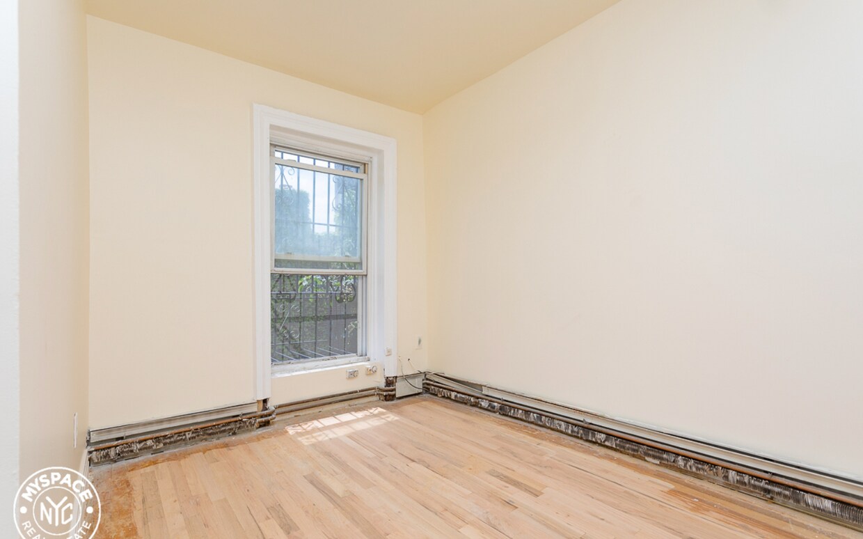 Primary Photo - 130 Greene Ave