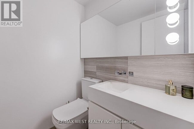 Photo du bâtiment - 45 Charles St E