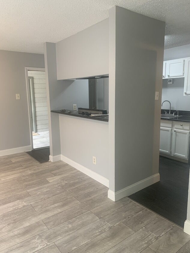 Foto principal - 18333 Roehampton Dr