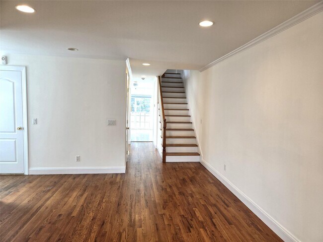 Foto del edificio - 63 Dunwood Rd