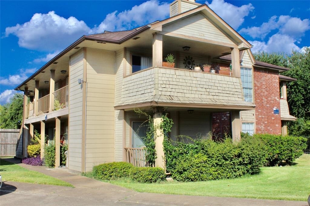 Primary Photo - 11500 Meadow Ln