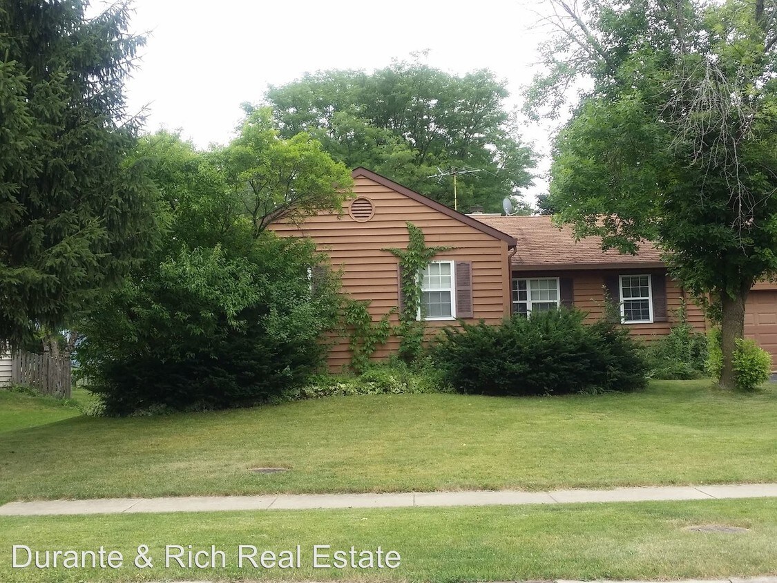 Building Photo - 2031 University Dr