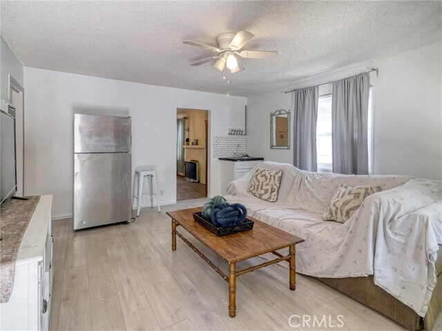 Foto del edificio - 430 E 2nd St