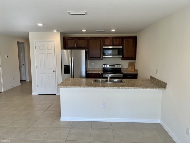 Foto del edificio - 4 br, 2 bath House - 4018 Northeast 9th Av...