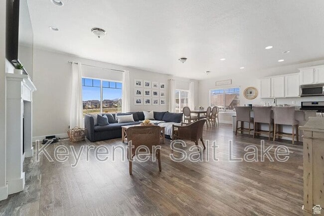 Foto del edificio - 6463 Maple Valley Cir