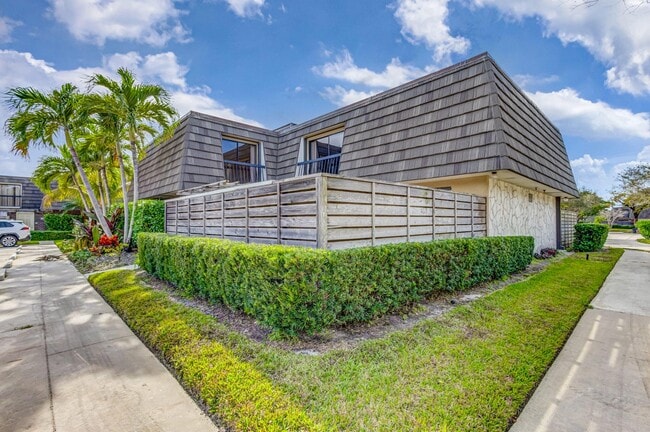 Building Photo - 918 9th Terrace