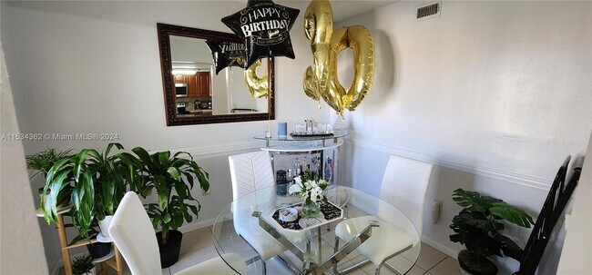 Foto del edificio - 9915 W Okeechobee Rd