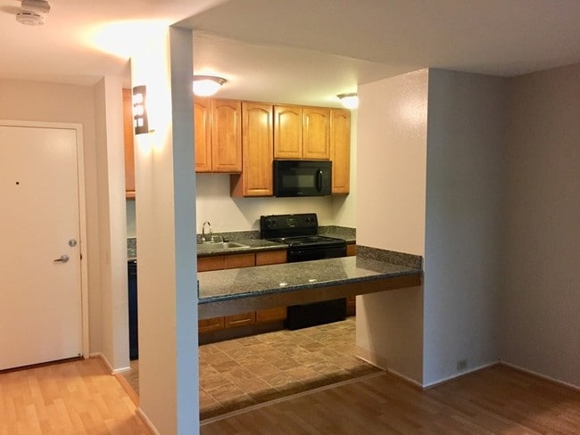 Building Photo - 175 Sierra Dr
