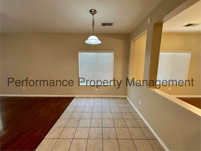 Foto del edificio - Stunning 4 Bed/2 Bath NW Bakersfield Home ...