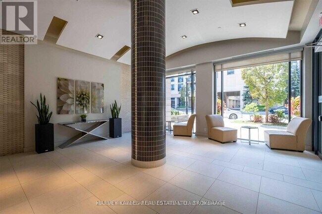 Photo du bâtiment - 676 Sheppard Ave E